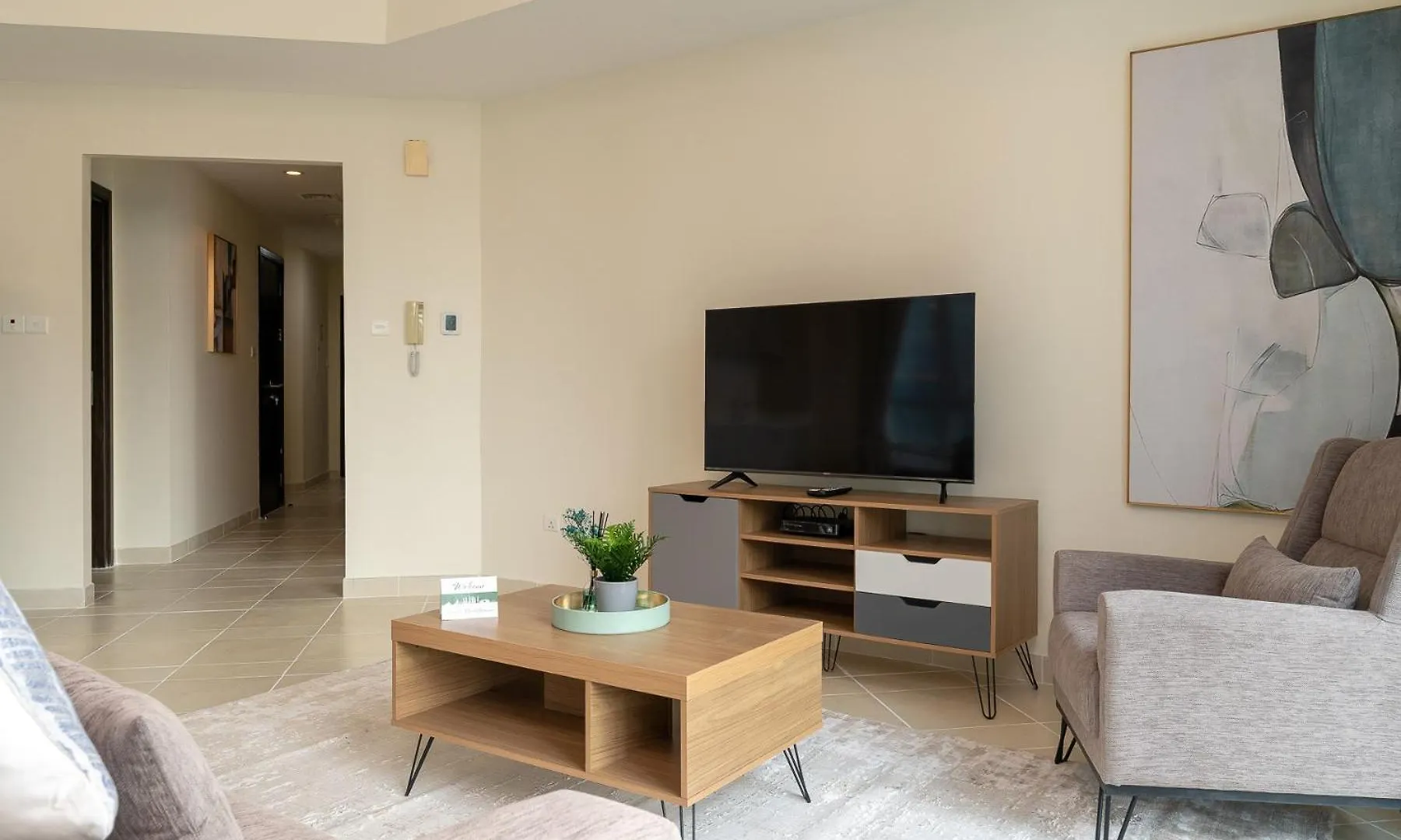 Close To Metro - Perfect For Family Dubai Apartment