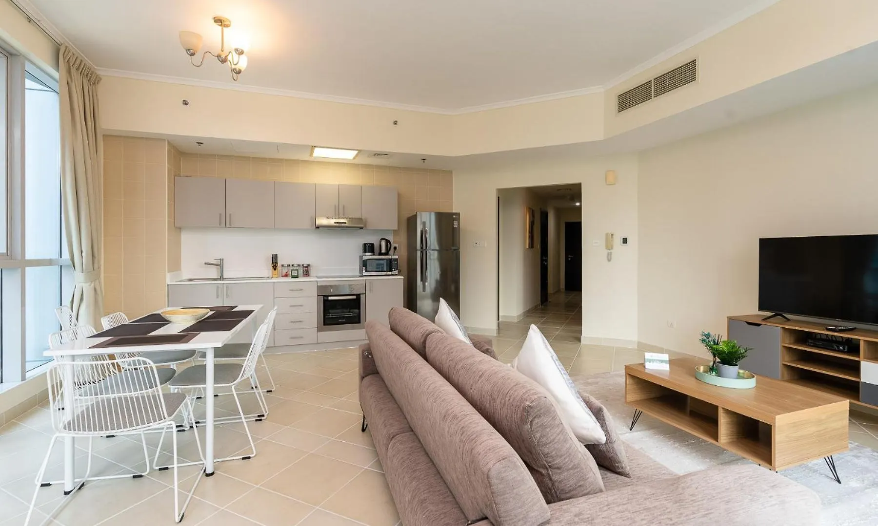 Close To Metro - Perfect For Family Dubai Apartment
