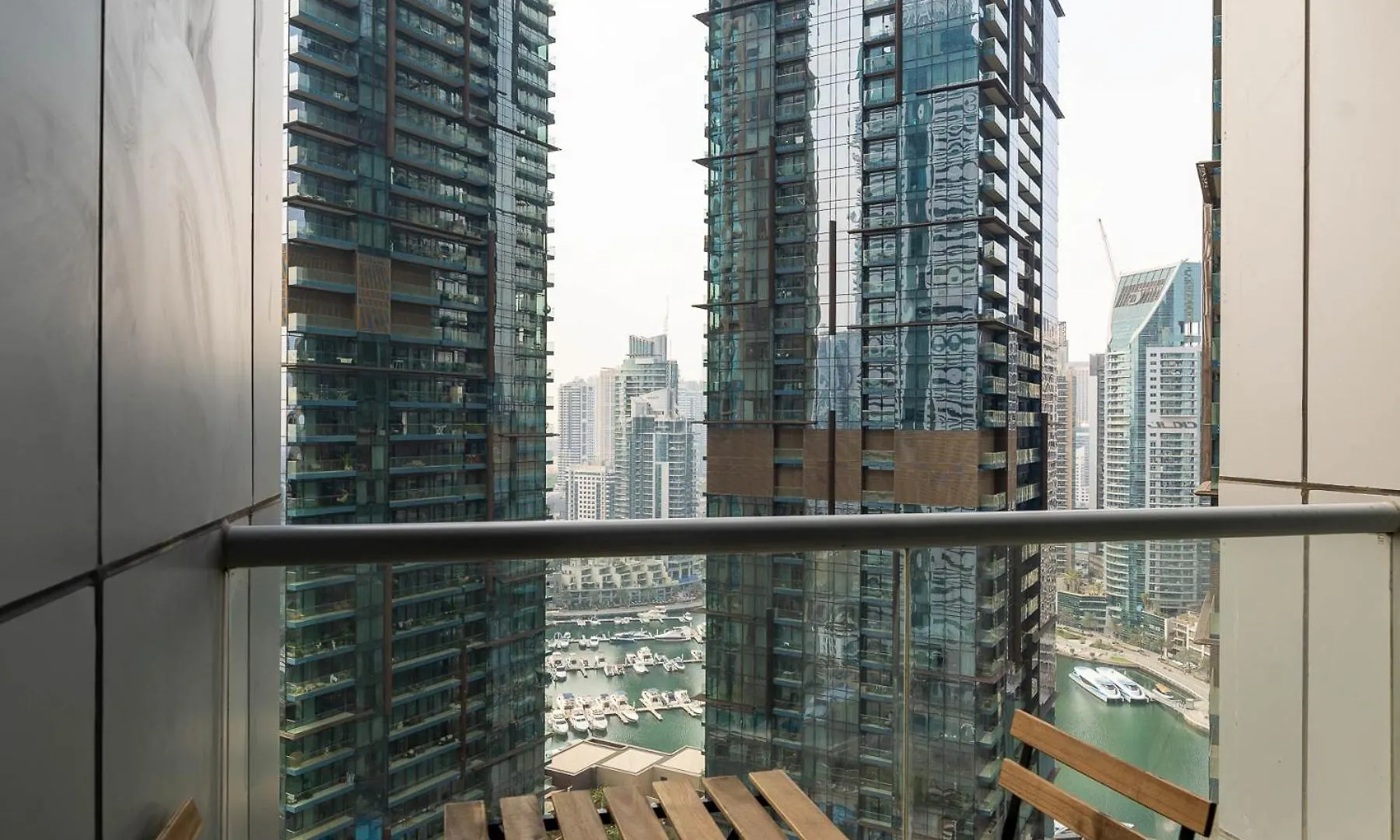 Close To Metro - Perfect For Family Dubai Apartment